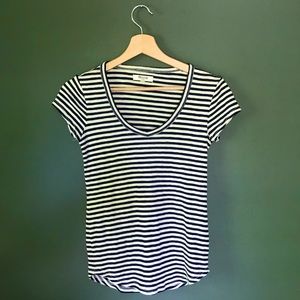 Madewell navy stripe v-neck t-shirt